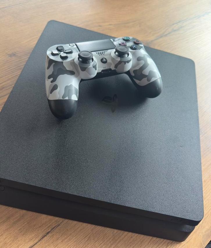 PlayStation 4 Slim + Controller, Games en Spelcomputers, Spelcomputers | Sony PlayStation 4, Zo goed als nieuw, Slim, Ophalen
