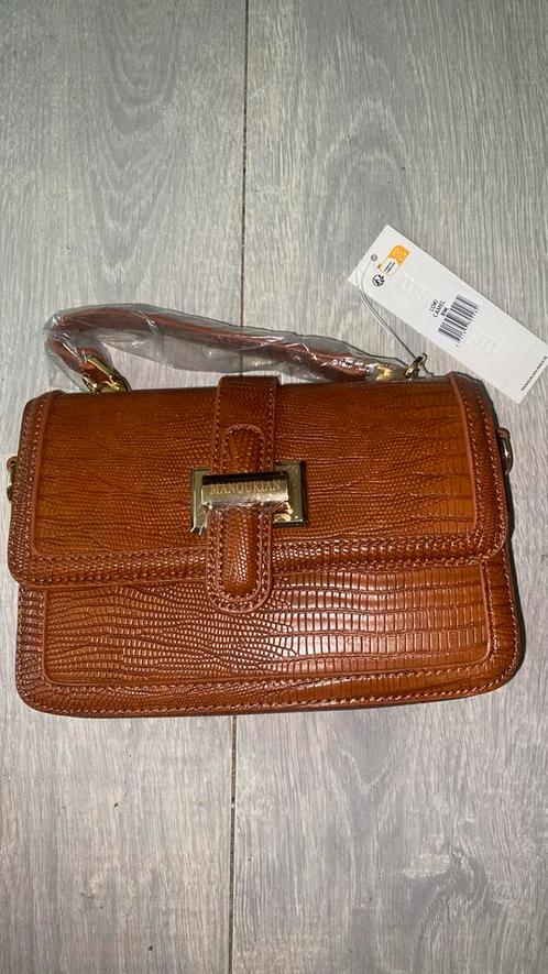 Nieuwe Manoukiaanse tas met label, Handtassen en Accessoires, Tassen | Damestassen, Nieuw, Handtas, Bruin, Ophalen of Verzenden