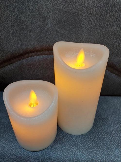 2 kaarsen – hoogte 15 cm en 10 cm – exclusief AA-pillen, Diversen, Kerst, Zo goed als nieuw, Ophalen