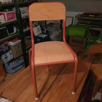 Chaise écolier beschikbaar voor biedingen