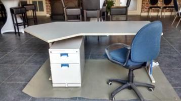 bureau disponible aux enchères