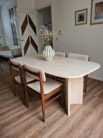 Table à manger Traventin avec chaises design vintage, Maison & Meubles, Comme neuf, Enlèvement ou Envoi