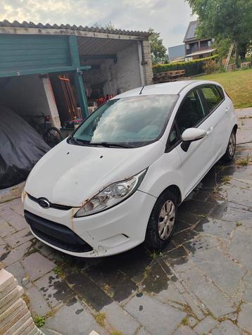 Ford fiesta wit  beschikbaar voor biedingen