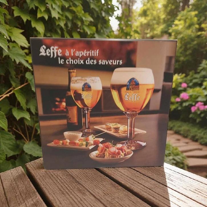 Vierkant houten bord met Leffe bier, Tuin en Terras, Tuinhaarden, Ophalen