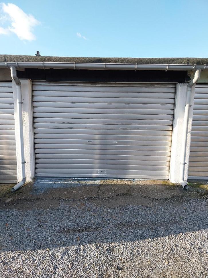 grand garage a louer a jemeppe  seraing sec propre securisé, Immo, Garages en Parkeerplaatsen, Provincie Luik