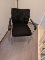 zwarte stoelen, Ophalen