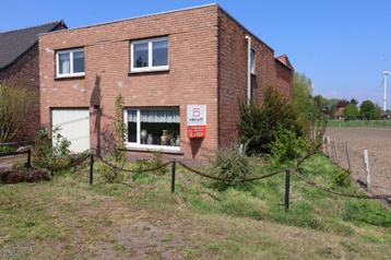 Renovatiewoning en/of bouwgrond te Oosteeklo beschikbaar voor biedingen