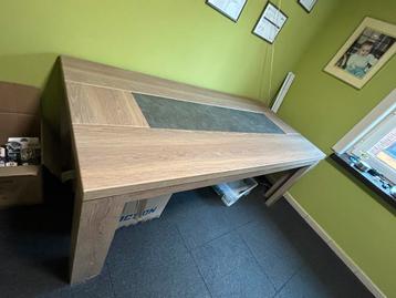 Mooie stevige bureautafel / eettafel beschikbaar voor biedingen