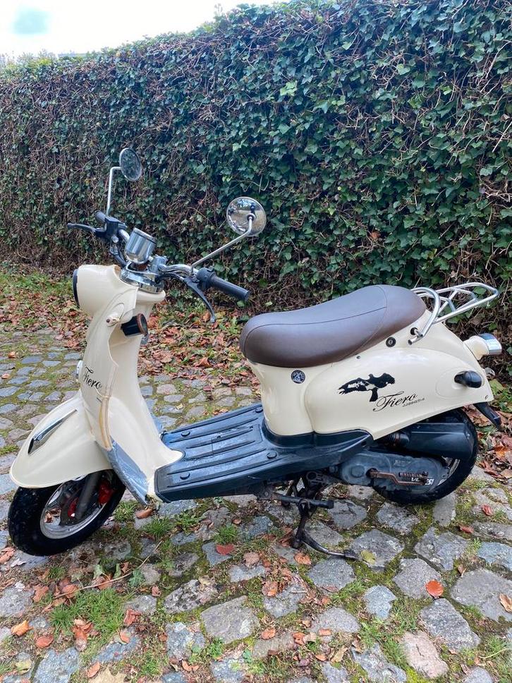 Venesi Fiero JJ50QT-4, Fietsen en Brommers, Snorfietsen en Snorscooters, Gebruikt, Overige merken, Benzine, Ophalen