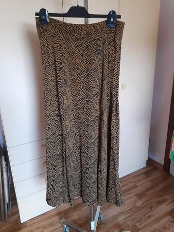 Lange rok in zebraprint. Geen koerierdiensten of oplichterij beschikbaar voor biedingen