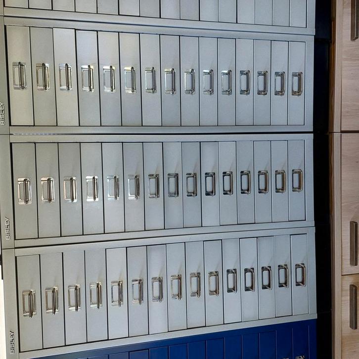 BISLEY METALEN LADENKAST(15 LADES), Huis en Inrichting, Bureaus, Zo goed als nieuw, Ophalen