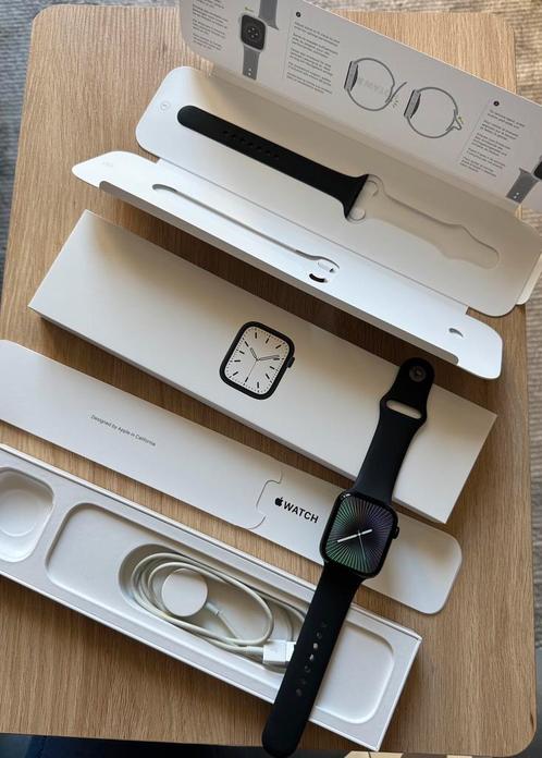 Apple Watch 7-45 mm en aluminium minuit, Bijoux, Sacs & Beauté, Montres connectées, Comme neuf, Enlèvement ou Envoi