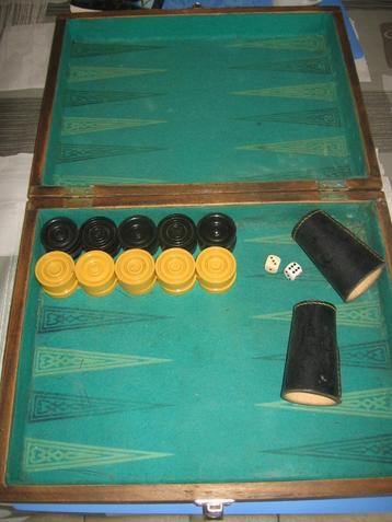 grote complete houten backgammon in zeer goede staat beschikbaar voor biedingen