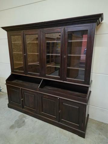 Massief bruin houten  buffetkast/vitrinekast 217,5cm beschikbaar voor biedingen