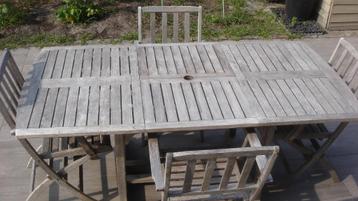 teaken tuintafel + stoelen + bank beschikbaar voor biedingen