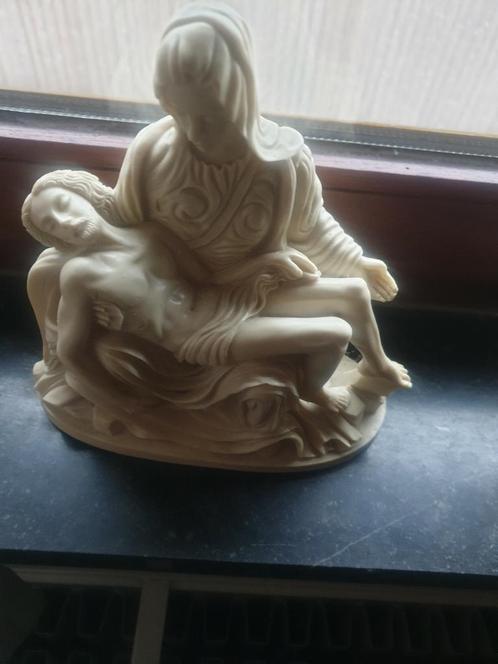 A vendre 2 statues en marbre d'origine italienne !, Antiquités & Art, Antiquités | Objets religieux, Enlèvement