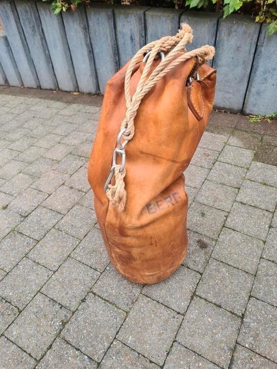 Oude vintage lederen bokszak, Sport en Fitness, Boksen, Gebruikt, Bokszak, Ophalen