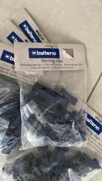 150 clips de r pour plinthes de la marque Balterio, Ophalen, Zo goed als nieuw, Plinten