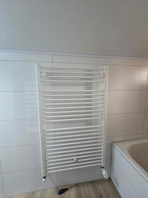 Heimeier badkamerradiator – warm water, topstaat, Doe-het-zelf en Bouw, Verwarming en Radiatoren, Gebruikt, Ophalen