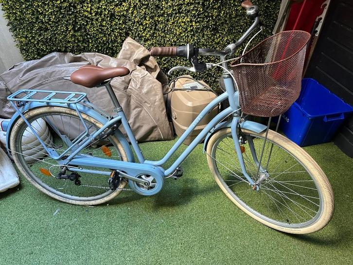 Elops damesfiets lichtblauw met mand, Fietsen en Brommers, Fietsen | Dames | Damesfietsen, Zo goed als nieuw, Overige merken, (Extra) lage instap