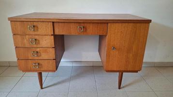 Vintage bureau  beschikbaar voor biedingen