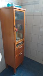 Badkamerkastjrs, Ophalen