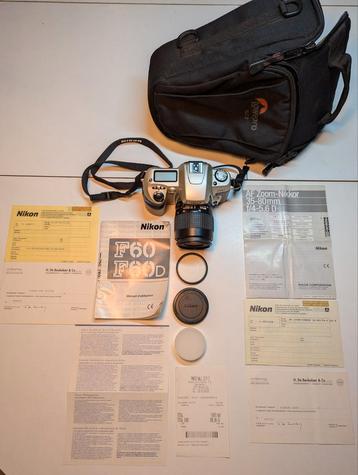 Vintage spiegelreflexcamera beschikbaar voor biedingen