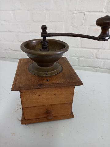 Oude koffiemolen (nummer 5) beschikbaar voor biedingen