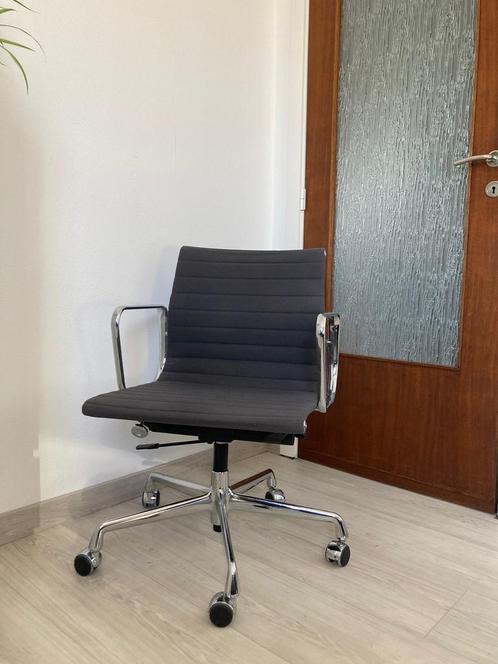 Prachtige Vitra Eames bureaustoel, Huis en Inrichting, Bureaustoelen, Zo goed als nieuw, Bureaustoel, Grijs, Ophalen of Verzenden