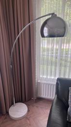 Design booglamp met marmeren voet – 180 cm hoog, Huis en Inrichting, Ophalen, Zo goed als nieuw, Metaal, 150 tot 200 cm