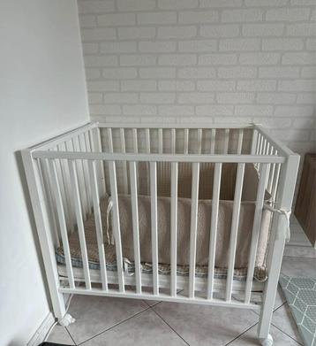 Parc pour bébé avec matelats, tour de parc et tapis de parc  beschikbaar voor biedingen