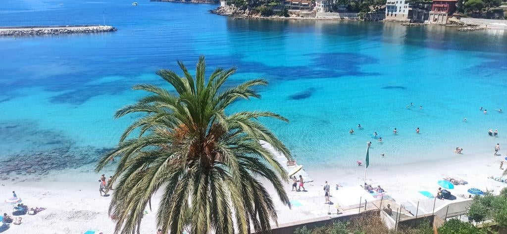 FRANSE RIVIERA: BANDOL.. STUDIO OP HET STRAND.. ZEE EN MEDIT