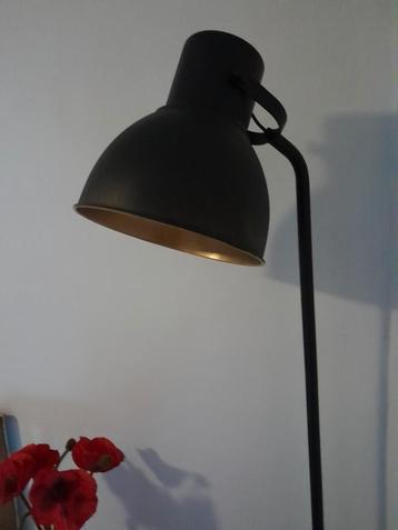 Staanlamp beschikbaar voor biedingen
