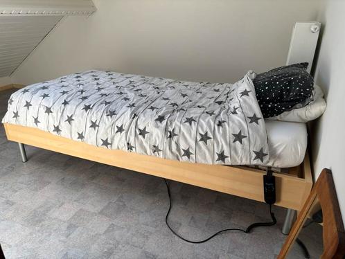 Bed, matras en lattenbodem elektrisch Ikea, Huis en Inrichting, Slaapkamer | Matrassen en Bedbodems, Zo goed als nieuw, Matras