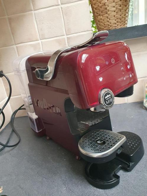 AEG Lavazza Modo Mio koffiemachine met melkopschuimer, Elektronische apparatuur, Koffiezetapparaten, Gebruikt, Koffiepads en cups