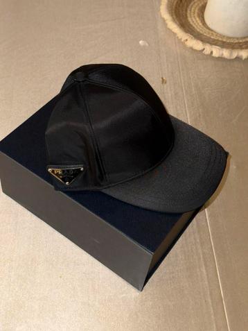 Prada pet beschikbaar voor biedingen