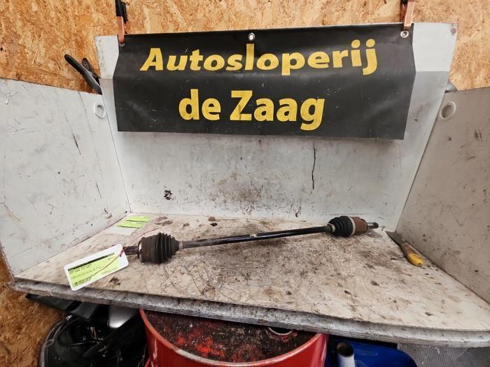 Aandrijfas rechts-voor van een Opel Corsa, Auto-onderdelen, Remmen en Aandrijving, Opel, Gebruikt, 3 maanden garantie, Ophalen of Verzenden