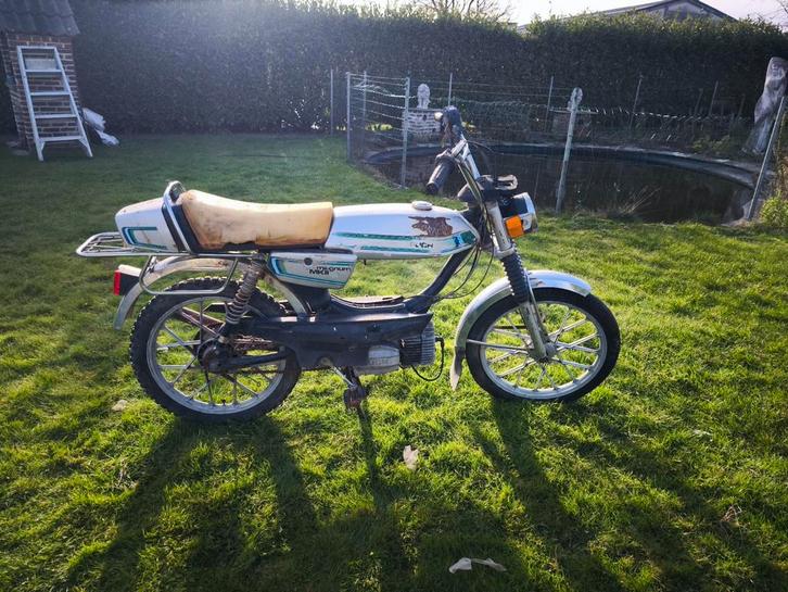 puch magnum mk2, Fietsen en Brommers, Brommeronderdelen | Algemeen, Gebruikt, Zadel, Ophalen