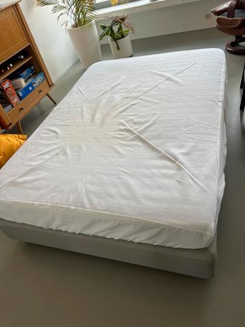 Boxspring 140x200cm incl pocketveren matras beschikbaar voor biedingen