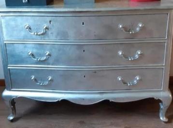 Dressoir in massief houten stijl beschikbaar voor biedingen