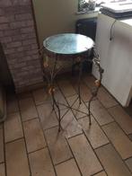 Guéridon des années 1970, Enlèvement