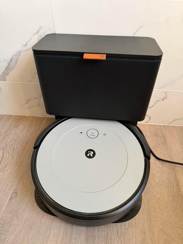 iRobot Roomba I1+ stofzuigrobot met basisstation compleet!, Elektronische apparatuur, Stofzuigers, Zo goed als nieuw, Robotstofzuiger
