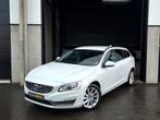 V60 D4 180PK Euro 6b BTW Aftrekbaar 1ste Eigenaar Garantie, Auto's, Volvo, Voorwielaandrijving, USB, Stof, 4 cilinders