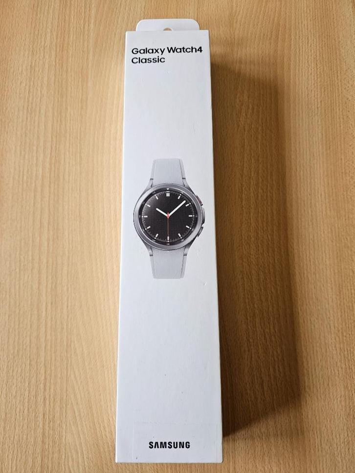 Samsung Galaxy Watch 4 Classic Zilver 46 mm, Handtassen en Accessoires, Smartwatches, Zo goed als nieuw, Android, Zilver, Afstand