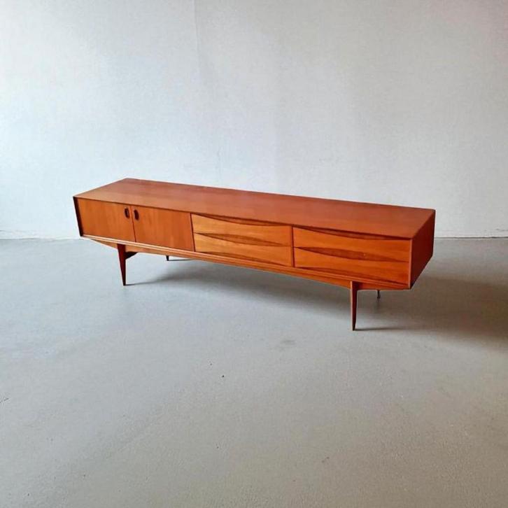 Dressoir Oswald Vermaercke Vintage Lowboard uit de jaren 60, Huis en Inrichting, Woonaccessoires | Overige, Zo goed als nieuw
