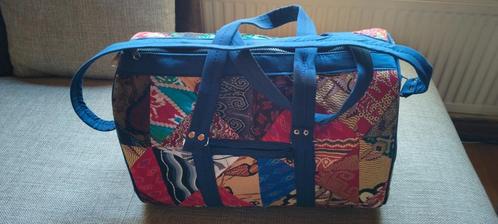 Zéér mooie kleurrijke en zéér lichte reistas !, Handtassen en Accessoires, Tassen | Reistassen en Weekendtassen, Zo goed als nieuw