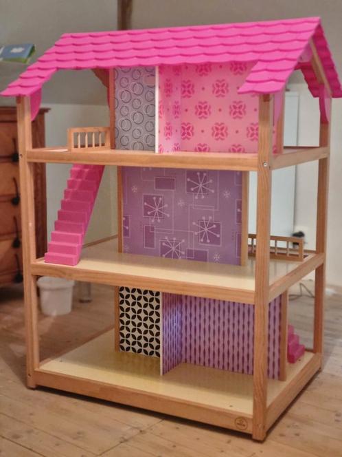 Maison de Poupée en bois sur roulettes, Enfants & Bébés, Jouets | Maisons de poupées, Utilisé, Maison de poupées, Enlèvement