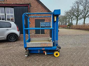 Power Tower Nano 4.5 m hoogwerker 200 kg beschikbaar voor biedingen