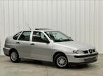 - Seat Cordoba - 1.4 Benzine - 130.000km - Opendak - BJ 2000, Auto's, Seat, Voorwielaandrijving, Stof, 4 cilinders, Bedrijf