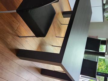 Stevige eettafel met 4 gratis lederen stoelen, Past overal bij, 150 à 200 cm, Cinq personnes ou plus, Comme neuf